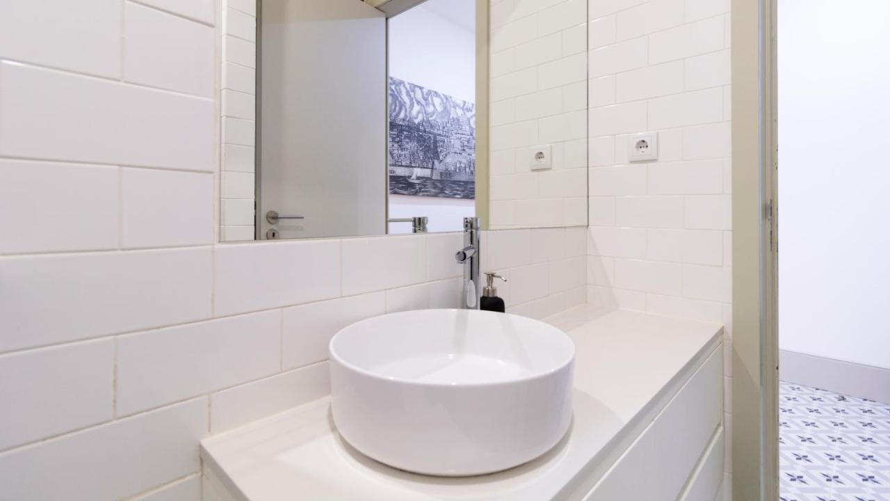 Central Stunning Duplex W/ Patio By Lovelystay ポルト エクステリア 写真